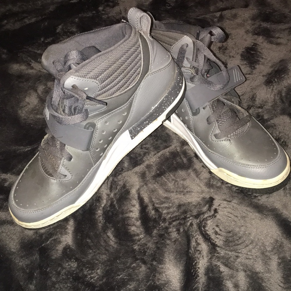 Jordan Gray Sneakers